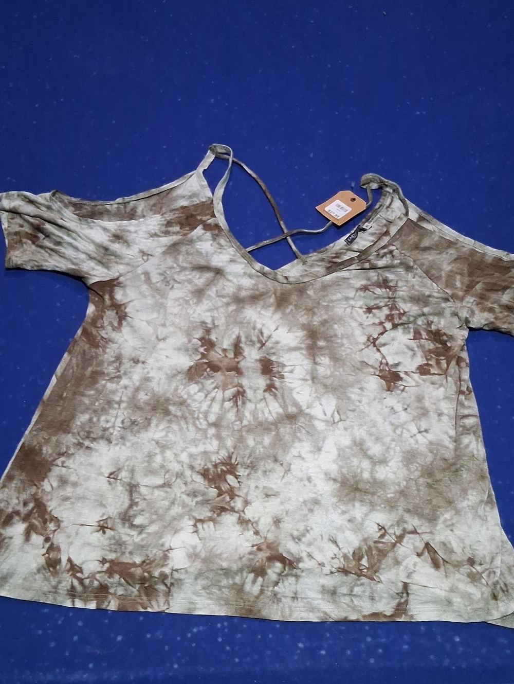 EARTHBOUND Brown Cream Tie-Dye Cold-Shoulder Crisscross Top